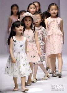 小女孩时装爆料视频下载,跟随小女孩时装爆料视频探寻潮流趋势