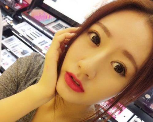 赵梓彤直播间吃瓜的网红,网红吃瓜,揭秘娱乐圈幕后故事 第1张 赵梓彤直播间吃瓜的网红,网红吃瓜,揭秘娱乐圈幕后故事 第1张